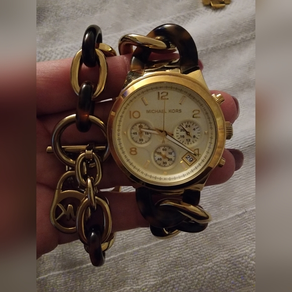 Michael Kors animal print watch & bracelet - Picture 6 of 11